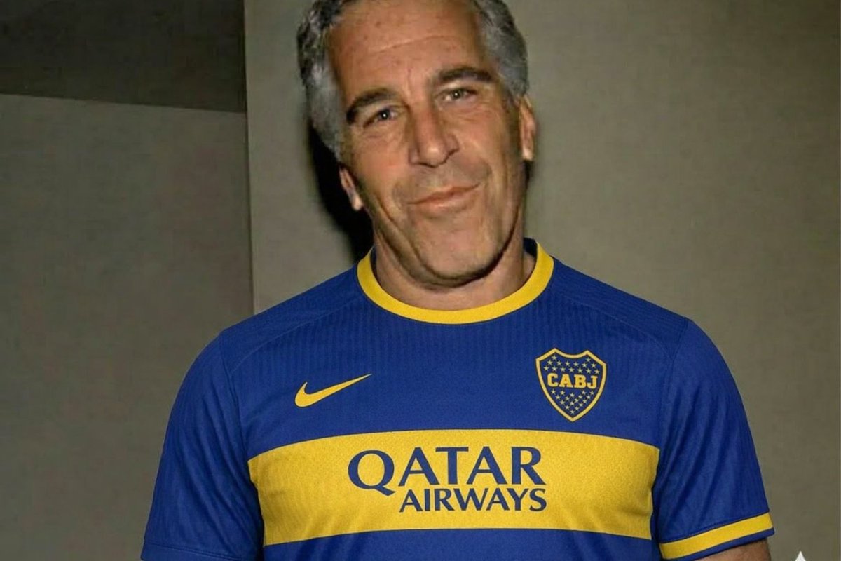 OFICIAL!!! 🚨🚨🚨

Esta imagen de Jeffrey Epstein  con la camisa de boca es totalmente FALSA!!!

Fue hecha con inteligencia artificial solo para desprestigiar aún más a Epstein.