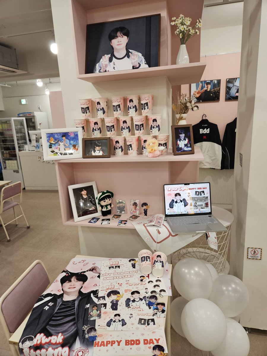 카페 잘 꾸며주셔서 즐거웠어요!
준비해주셔서 감사합니다!
#우리의빛Bdd
#ToOurLight_Bdd