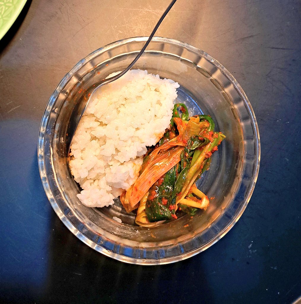 awalnya bukan mau bikin ini, tapi karna baca reply malah jadi bikin

✨ beef teriyaki + onion rings ✨

makan pake nasi anget + kimchi + chili oil BOOM🔥

suprisingly, this japanese + korean + chinese fusion tastes sooo goooooddd 

selamat berbuka puasa!^^