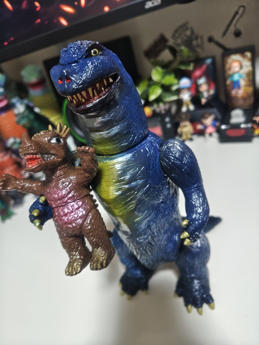 本日の戦利品 初代ゴジラとアンギラス 今月はコレで我慢だ あと