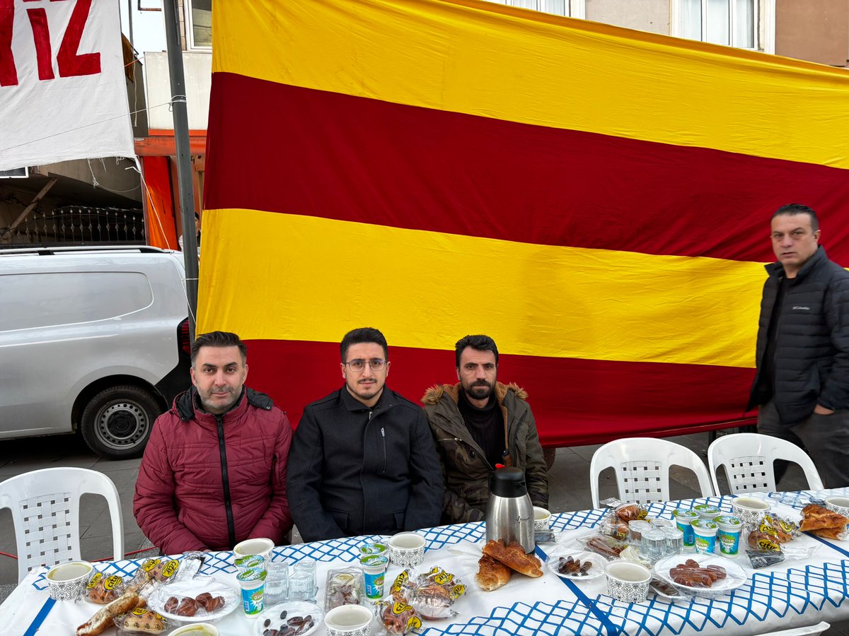 İlçe Başkanımız Fatih Mehmet ÇAKIR, Gençlik Kolları Başkanımız Faruk DOĞAN ve yönetim kurulu üyelerimiz ile birlikte @uadarica tarafından düzenlenen iftar programına katılım sağladılar.

Ultraslan Darıca ekibine teşekkür ediyoruz.