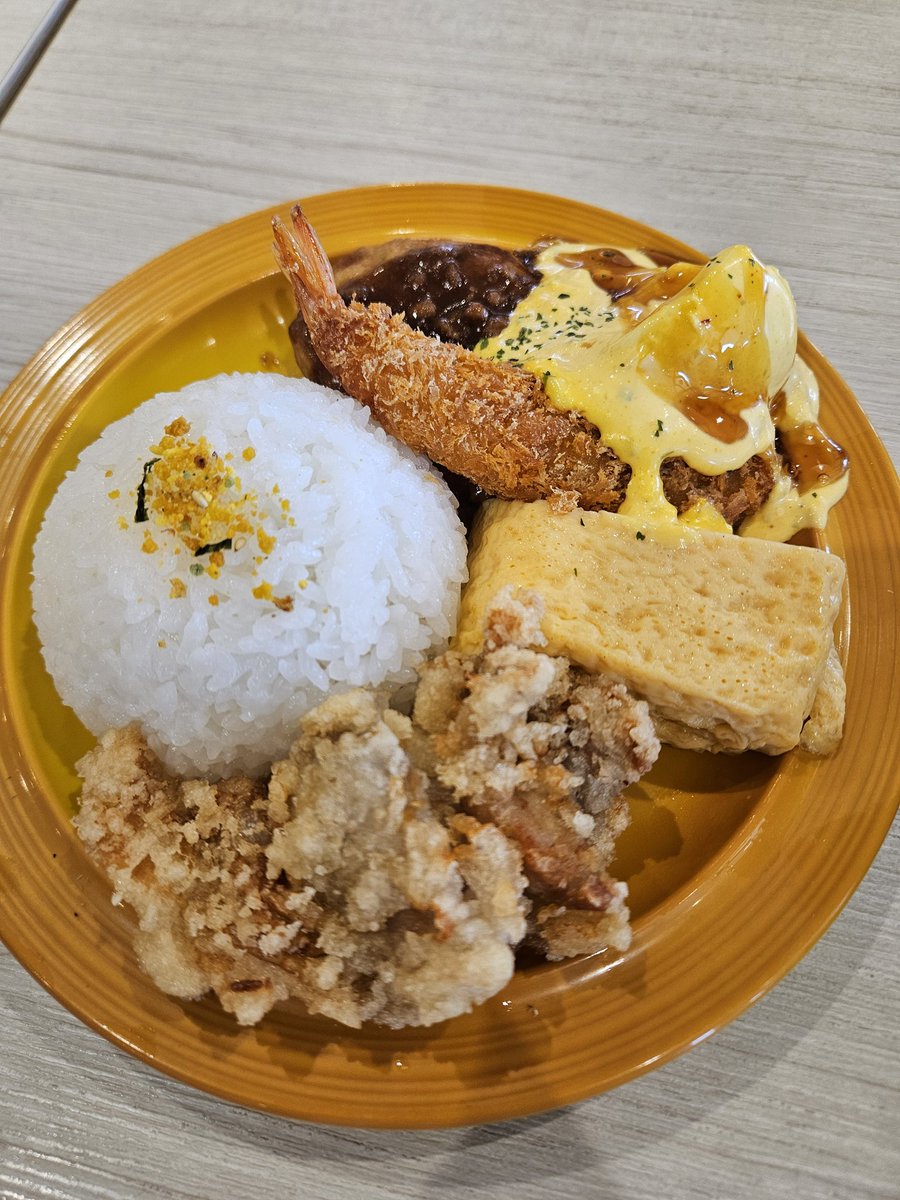 Egg Farm 鳥玉 
お子様プレート550円
ガチャガチャ付き
企業努力が凄すぎる！