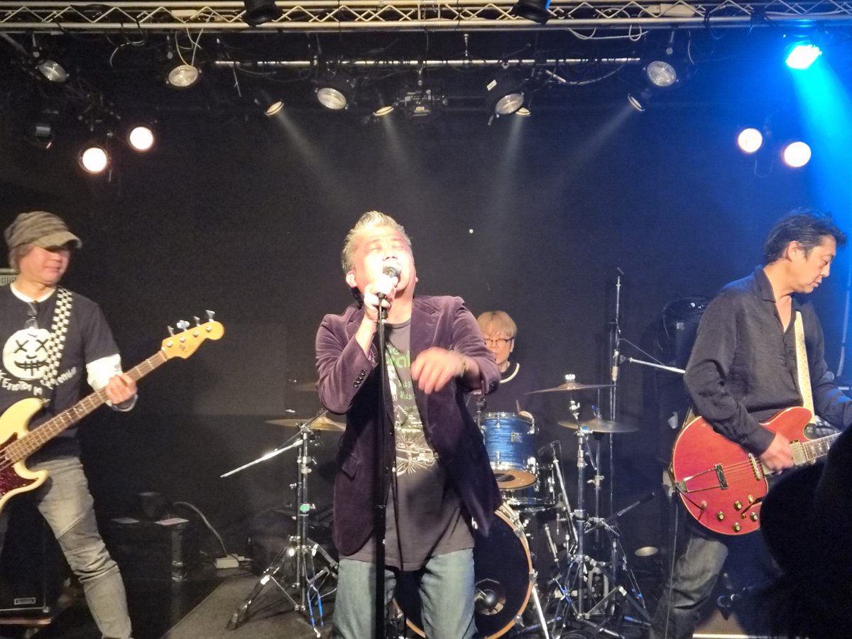 KOMATSU_ccccccc's tweet photo. 立川ハートビート、楽しい夜でした。
またライブやりたいライブハウスでした♪
自分たちの画像は無いけど対バンの皆さんも素晴らしかった。
#ストレーターズ
#FUTURE'S
#DDeZ
#ペンギンロケッツ https://t.co/celVBKKk97
