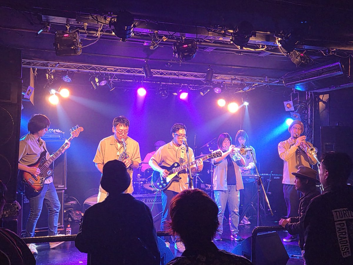 KOMATSU_ccccccc's tweet photo. 立川ハートビート、楽しい夜でした。
またライブやりたいライブハウスでした♪
自分たちの画像は無いけど対バンの皆さんも素晴らしかった。
#ストレーターズ
#FUTURE'S
#DDeZ
#ペンギンロケッツ https://t.co/celVBKKk97