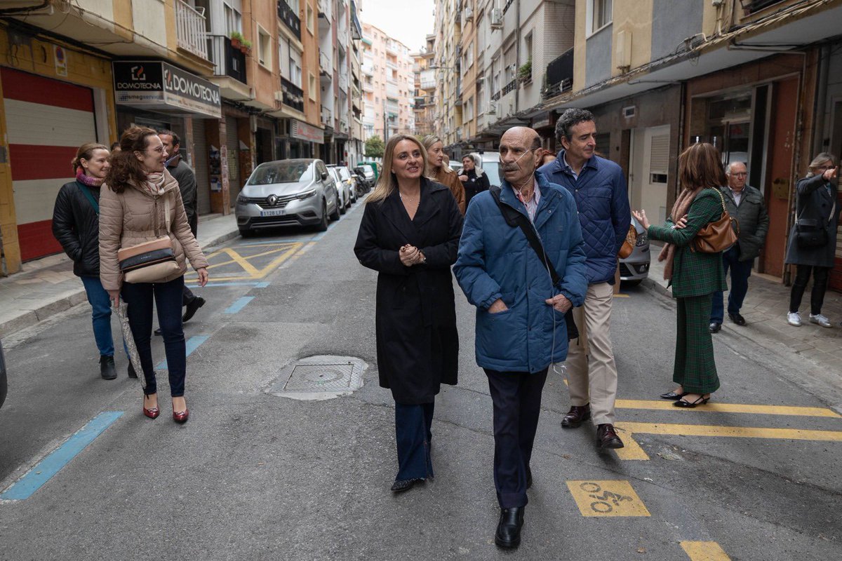aytogr's tweet photo. 🚧 El @aytogr continúa transformando la ciudad para hacerla más accesible, verde y amable
La alcaldesa, @marifrangr, presenta el proyecto de remodelación integral de la calle Ruiseñor, en #Beiro, que permitirá ganar espacio peatonal, eliminar barreras y modernizar el entorno https://t.co/3dUn1mr8Ae
