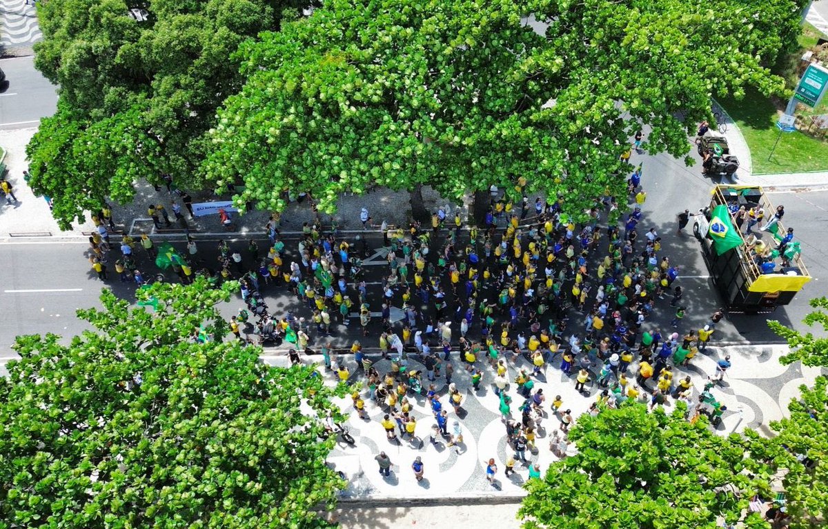 Neste domingo tentaram fazer um ato bolsonarista em Niterói.
Prometeram “grande mobilização”.

O resultado?
Cabe numa kombi.

Aqui fascismo não se cria.