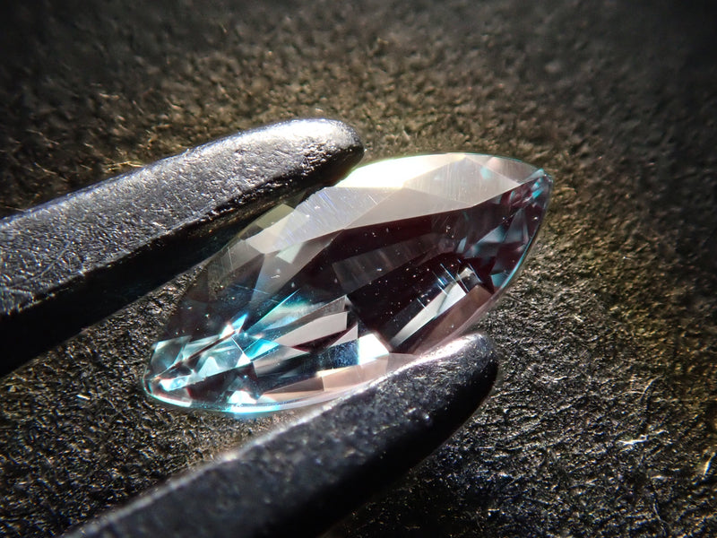 カラーチェンジ前後の色が入り混じる瞬間も素敵です✨