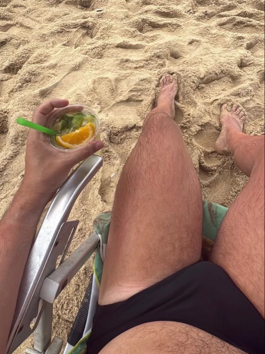 sergismos's tweet photo. Sol é delícia demais, né?! 😋🥵💙 https://t.co/rW0u1eAMNQ