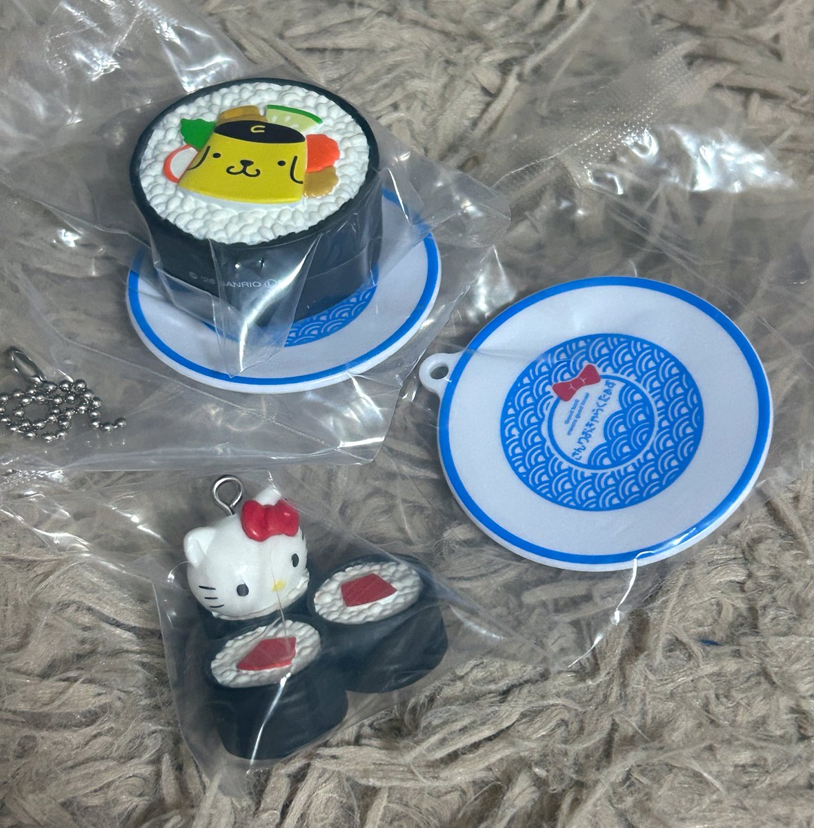 ak__f8's tweet photo. サンリオ お寿司キーチェーン 交換

【譲】ポムポムプリン、ハローキティ

【求】バッドばつ丸

郵送交換希望です。お気軽にお声掛けください！よろしくお願い致します。

#サンリオ交換 https://t.co/V6QbnlfI47