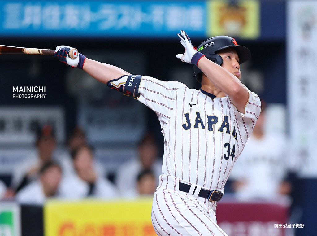 侍ジャパンのWBC強化試合オリックス戦で五回、吉田正尚選手が特大の