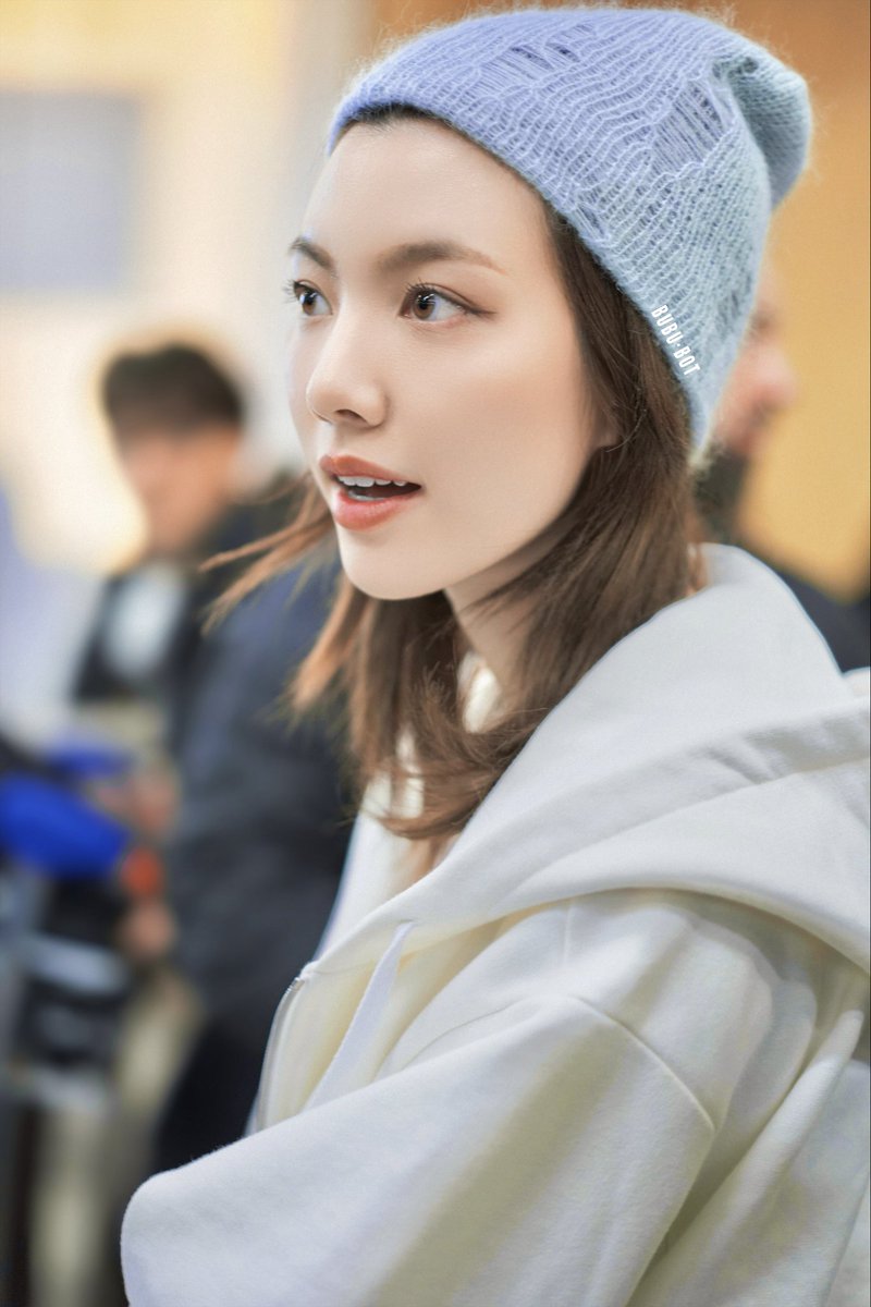 feerunyeah's tweet photo. our girl Orm Kornnaphat really turned the departure hall into a the House of Dior show

LINGORM TAKEOFF TO DIORAW26
#LingOrmDiorAW26APTLook
#OrmKornnaphat #ออมกรณ์นภัส 
#Dior #DiorAW26 #PFW 
@Dior @ormmormm @XFashion https://t.co/Zw8zrJ4Zek