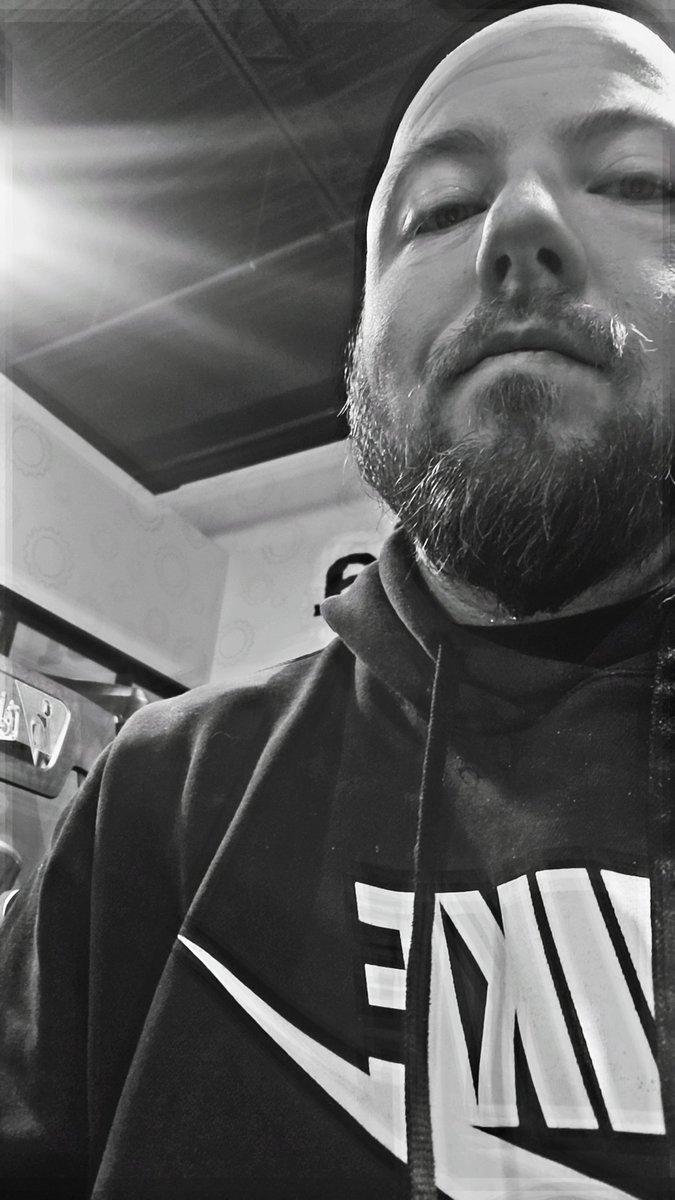 doublexboy's tweet photo. The gym was open today. 😁 https://t.co/DyohR2L2gt