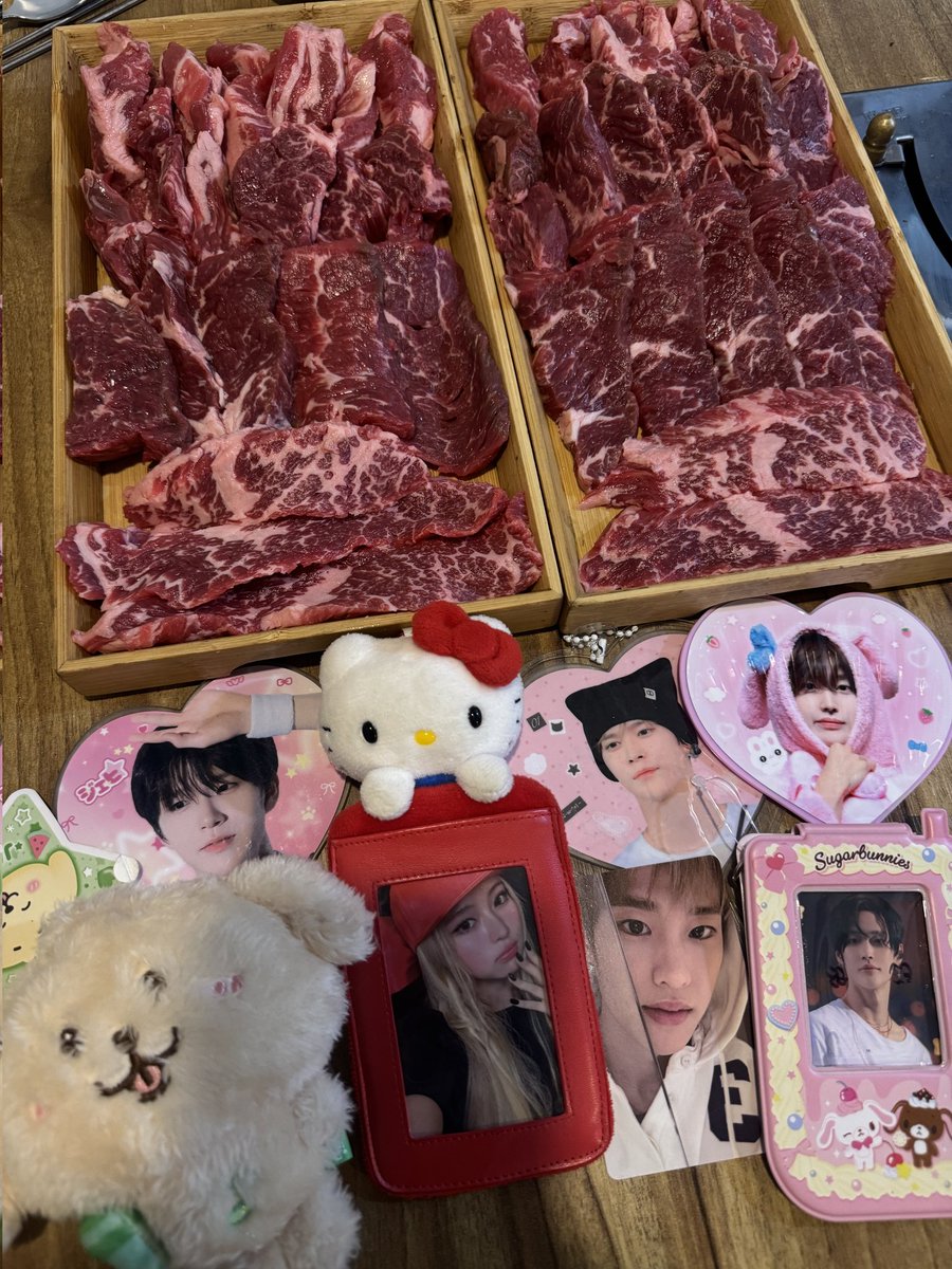 wbinny302's tweet photo. 스탭즈 다들 고생해따ㅏㅏㅏ
원비니 생일추카하고 와주신분들도 감사합니다🫶🏻🫶🏻 먹고없는것도 있는데 다들 선물도 곰아워요!! 
#원빈이가_여는_3월의도입부
#OurStarWONBINDay https://t.co/XZNNS8U4Nz