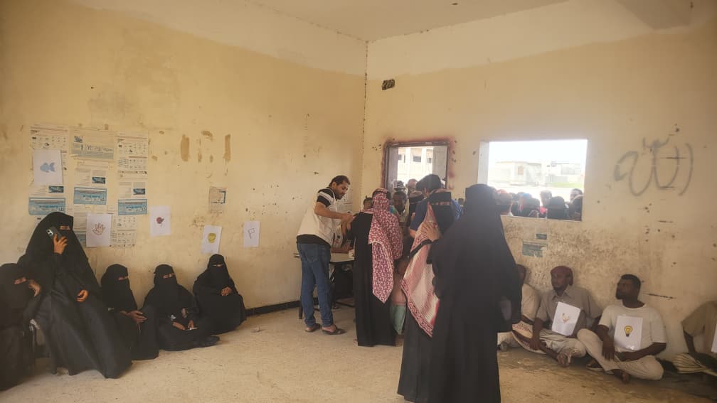 ACTEDYemen's tweet image. #Acted, as part of the YDR Consortium and with support from @eu_echo, held Community Committee elections at 2 IDP sites in Aden. Inclusivity was ensured with universal symbols &amp;amp; priority lines for people with disabilities &amp;amp; elderly. 9 elected at As-Salam, 11 at Ammar Bin Yasser.