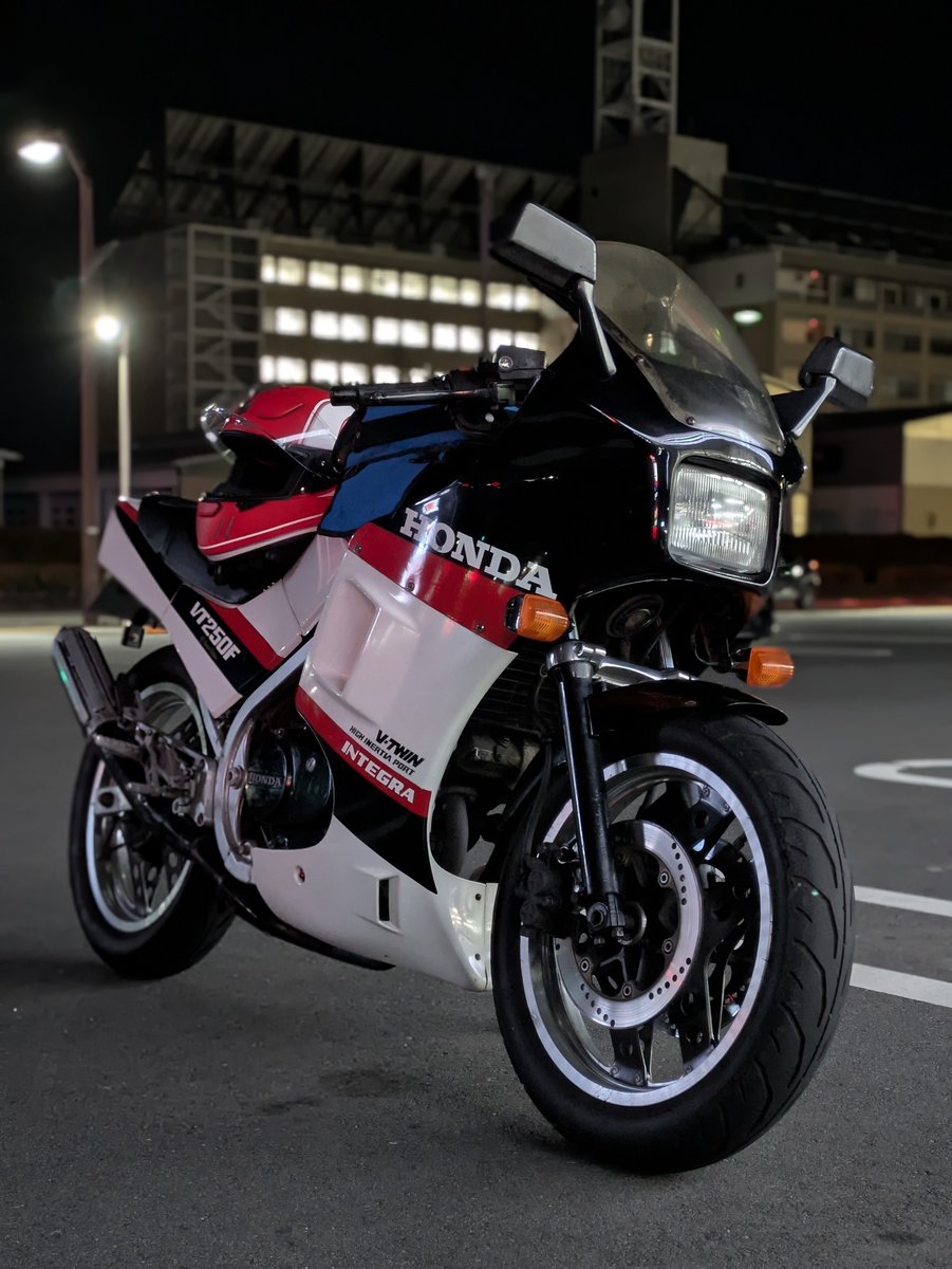 elimi_shure's tweet photo. なるほどねー。
レッドゾーンまでよどみなくブン回るってのはホントの話でした。
#VT250 #VT250F #MC08 https://t.co/7C3ppdyQDa