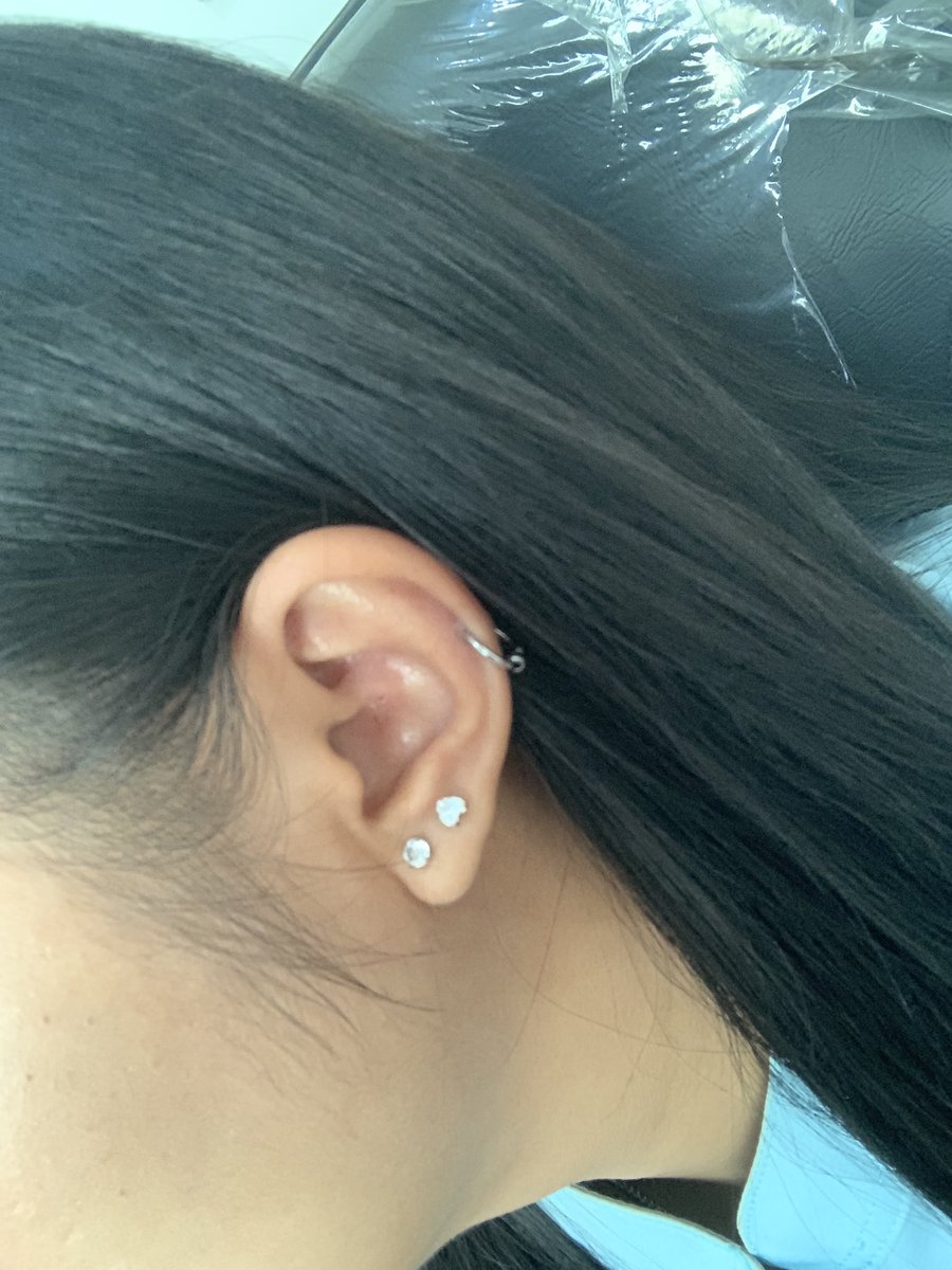 jengryu's tweet photo. Anting titanium awet dan anti karat, aman bgt dipake mandi 😍 Aku udah pake anting ini selama kurleb 3 bulan dan ga pernah lepas, selalu dipake mandi. Sampe skrg warnanya ga berubah dan ga berkarat samsek!💗😩 https://t.co/NVvlwoPYKU