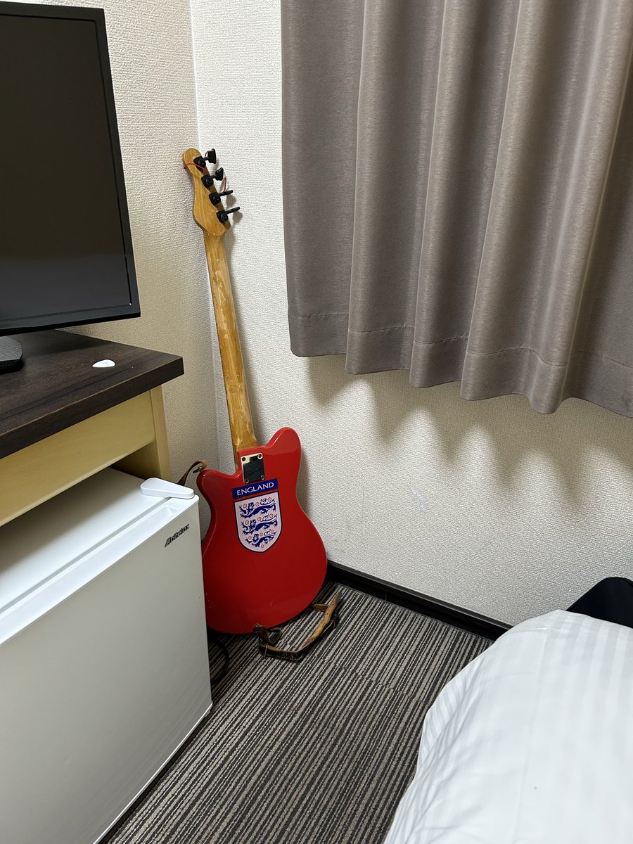 仕事でスワンキーズ島の九州出張。
夜、全くする事ないのでただただベースの練習。