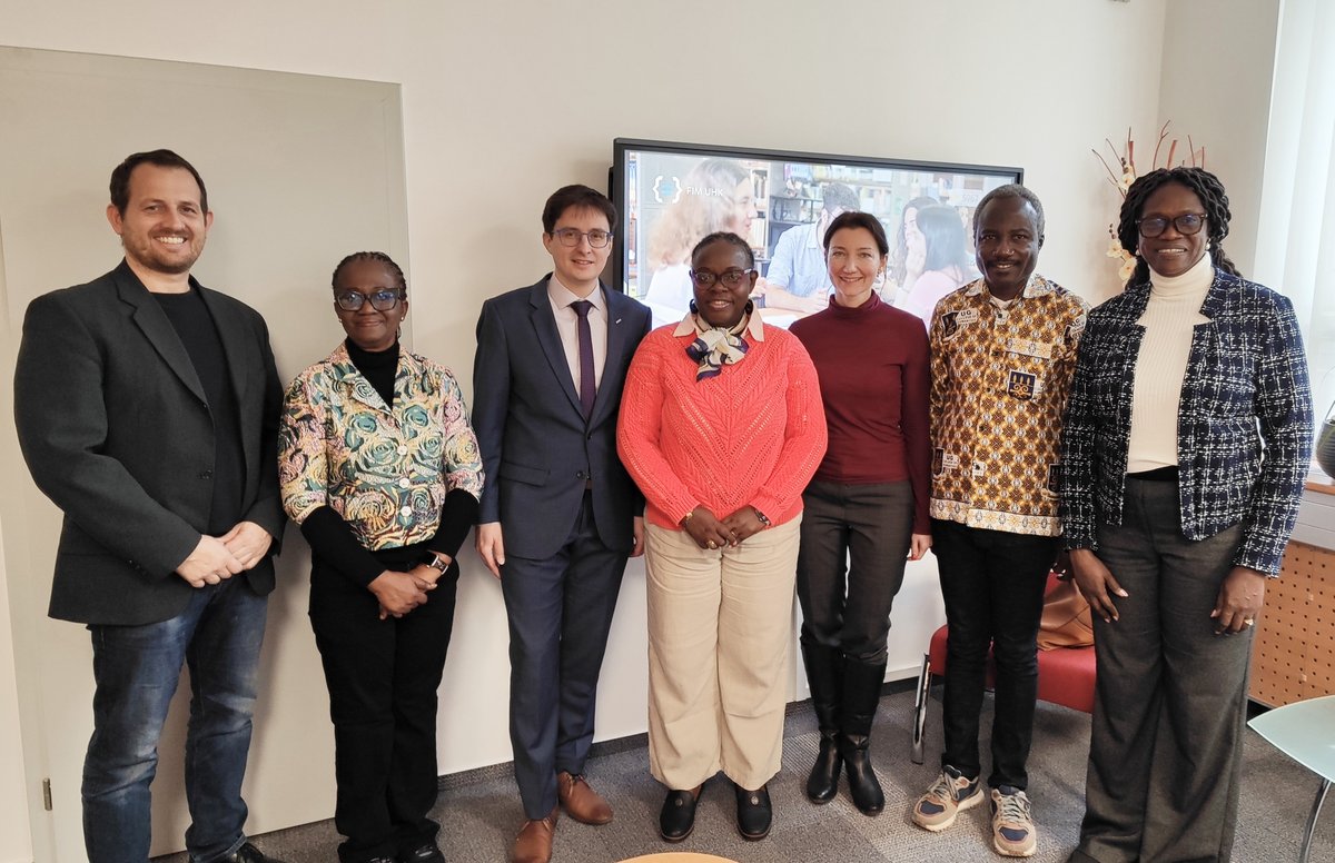 🇬🇭 Minulý týden jsme na fakultě přivítali zástupce partnerské instituce <a href="/UnivofGh/">University of Ghana</a>, v čele s profesorkou Nana Aba Appiah Amfo.
Na programu byla zejména oficiální jednání zaměřená na prohloubení spolupráce v oblasti výzkumu, inovací a akademických výměn.