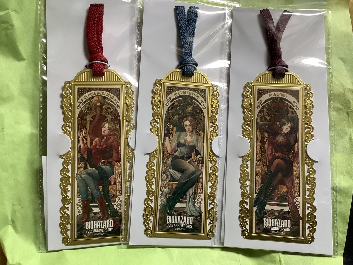 RJameson1988's tweet photo. Still hoping I’ll eventually be able to get a nice big print of the 30th Anniversary visuals. In the meantime, the acrylics and bookmarks make a nice addition to the RE collection.
#ResidentEvil30th
#Biohazard30th https://t.co/41o1EjSYrW