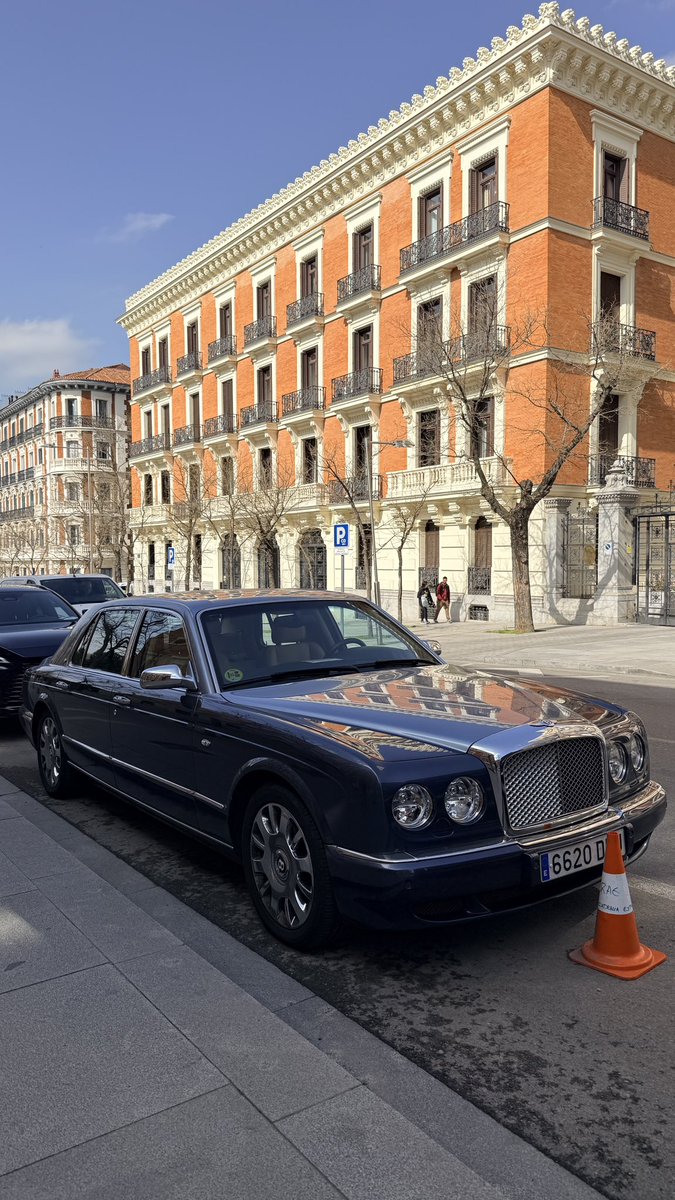 Spotted in Madrid 😍 <a href="/BentleyMotors/">Bentley Motors</a>