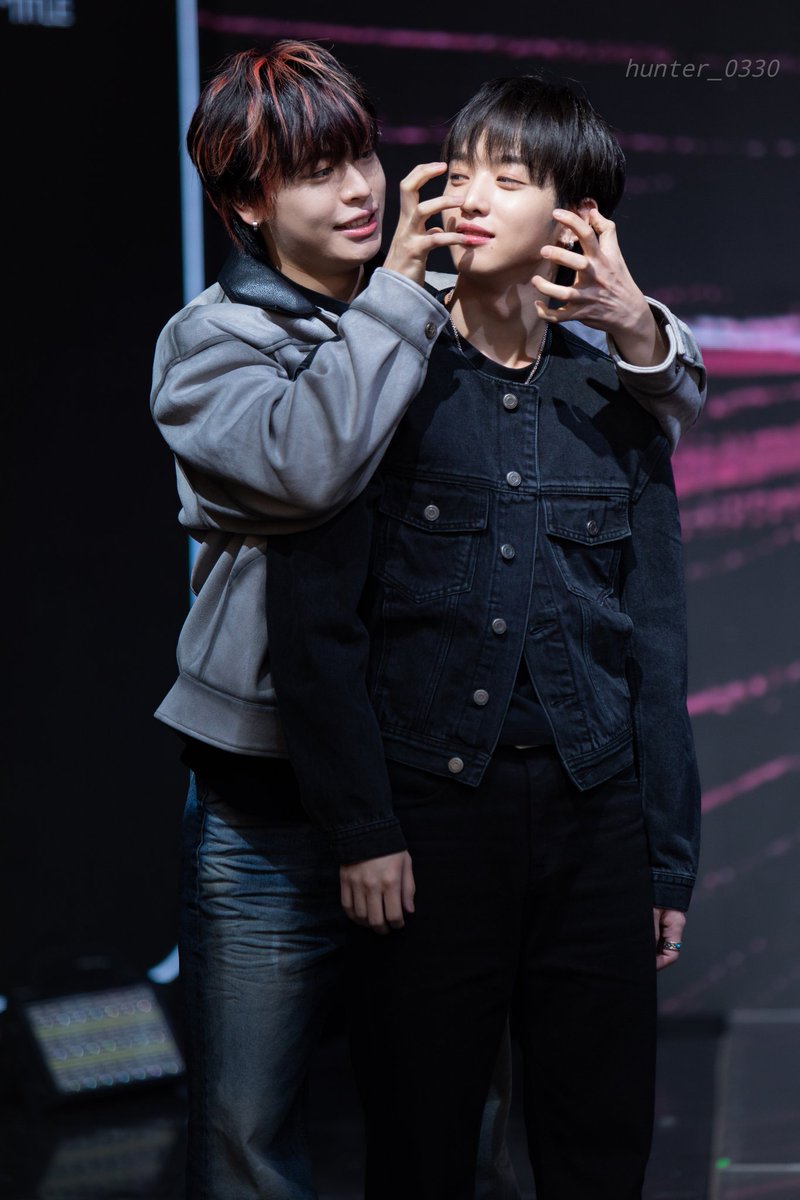 all at one fansign is crazy

#xikers #싸이커스 #yechan #예찬 #yujun #유준