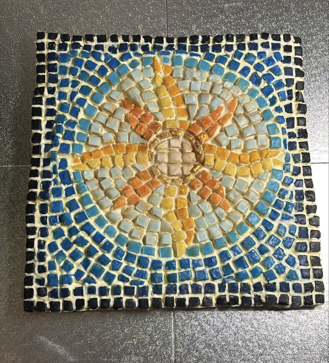 bakinghunter's tweet photo. Lemon shortbread biscuit mosaic filled with limoncello French buttercream and edged with white chocolate #lemon #biscuit #mosaic #shortbread #limoncello https://t.co/e05sFWeW6p