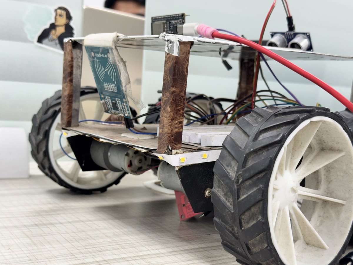 CoderRoots's tweet photo. Coding the brain of an AI robot car! 🏎️🤖
Dual screens and autonomous machines. 💻🏎️ Building AI robot car functions (like object detection and telemetry routing) using Python and AWS Lambda.

#AWS #Robotics #EdgeAI #Python #CloudComputing https://t.co/MSlmZ03drM