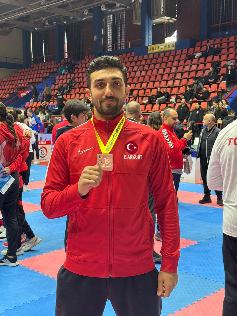 GbbGenclikSpor's tweet photo. Bosna-Hersek’te düzenlenen Balkan Büyükler ve Veteranlar Karate Şampiyonası’nda kulübümüz sporcusu Eren Akkurt, üstün performansıyla Balkan 3.’sü olarak bronz madalyanın sahibi oldu. 🥉

Sporcumuzu ve emeği geçen antrenörlerimizi tebrik ediyor, başarılarının devamını diliyoruz. https://t.co/44r3wUDM6m