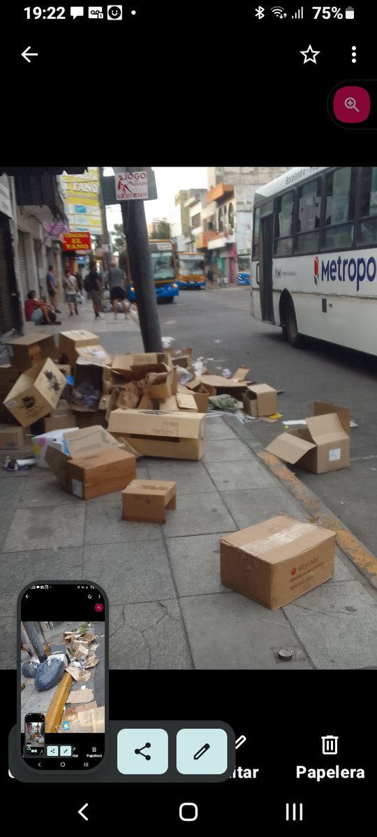 pablocigoj's tweet photo. @3framos @dievalen @Municipalidad3F @pcasna @solnad No existe un centro comercial con tanta mugre. Obligar a sacar las cajas aplastadas y atadas y la basura embolsada. Esto es un verdadero Asco. Notifiquen a los mugrientos comerciantes y multen si es necesario. Basta de esto!!! https://t.co/9l2wLvjXZq