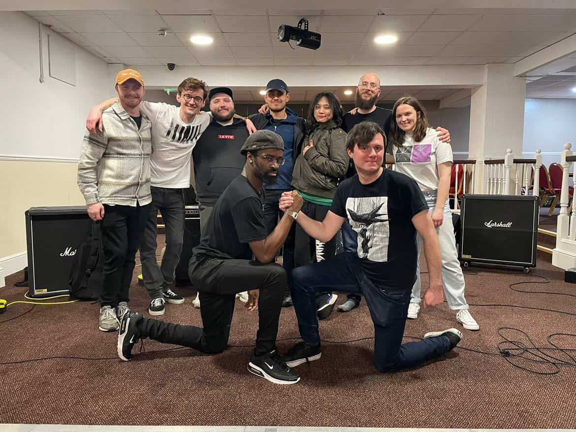 XRobH93X tweet media