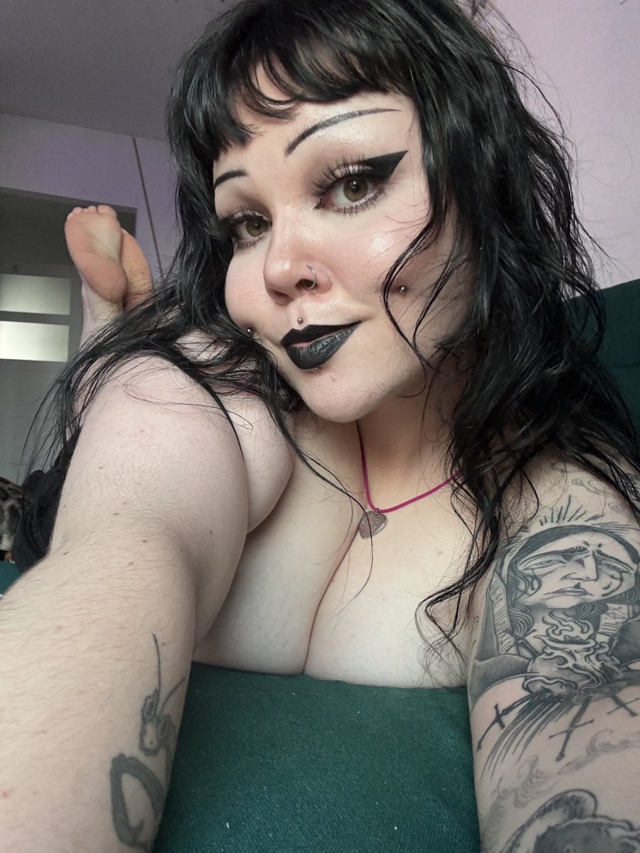 jolinagibson's tweet photo. do i need to punish you? https://t.co/MKdyGRoKah