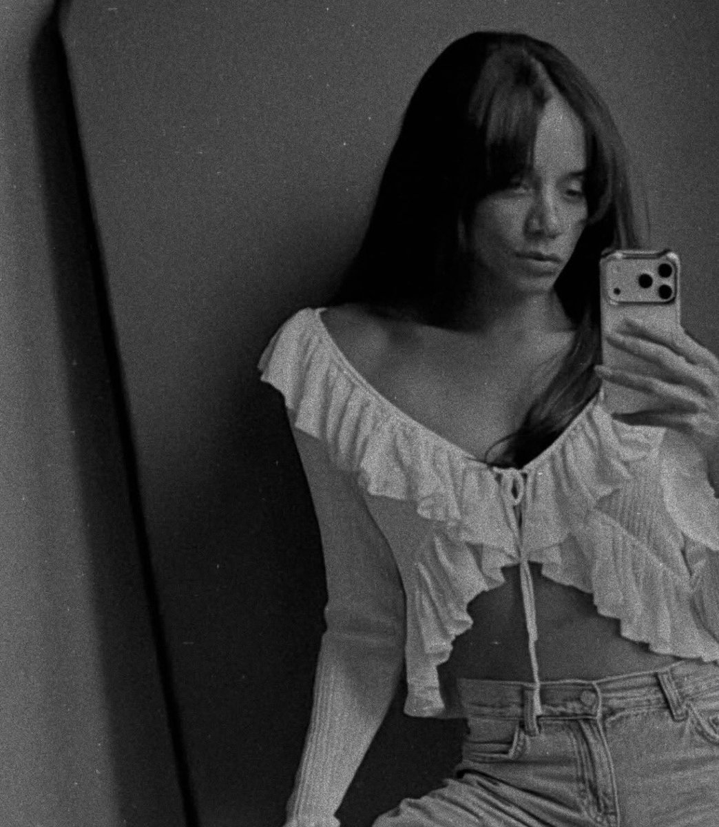 HJKUpdates's tweet photo. Hannah in new post (and story!) https://t.co/6xjY3NSVIM