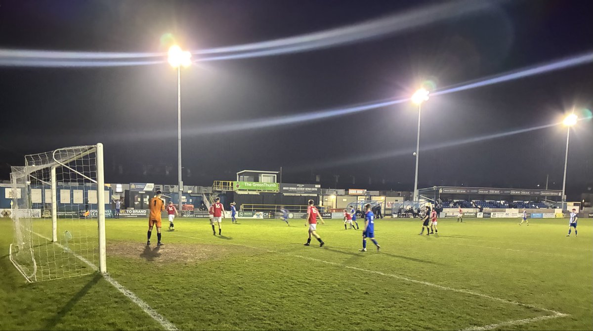 Jonesay_P's tweet photo. Under the lights tonight @1Finners @Padiham_FC u23 v @ClitheroeFC u23 https://t.co/ypuPrlhkOk
