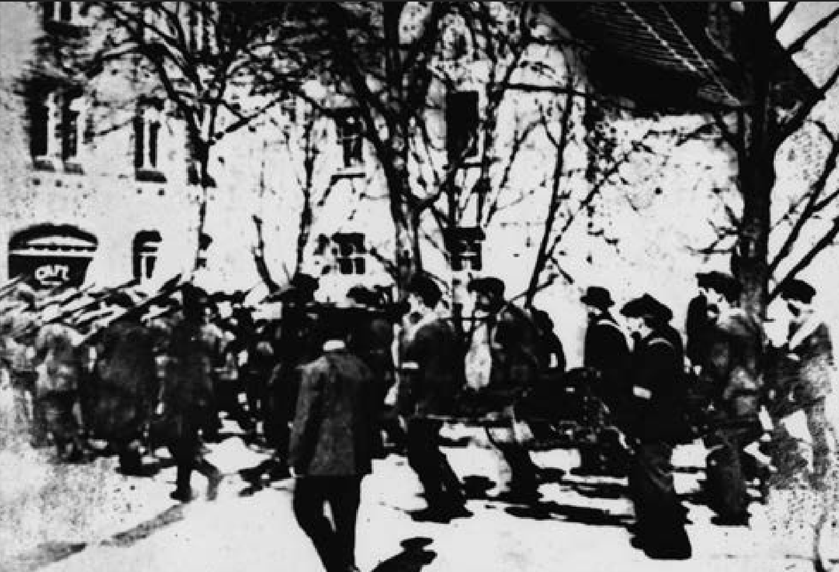 bhagwa_mattick's tweet photo. KAPD-AAU insurgents in Bitterfeld during the March Action, 1921.

The town fell into communist hands on 27th March when a 150-men strong insurgent group, led by KAPD military commander Gerhard Thiemann and under orders from Halle, attacked and chased away the Police and SiPo. https://t.co/T6zSLifLuh