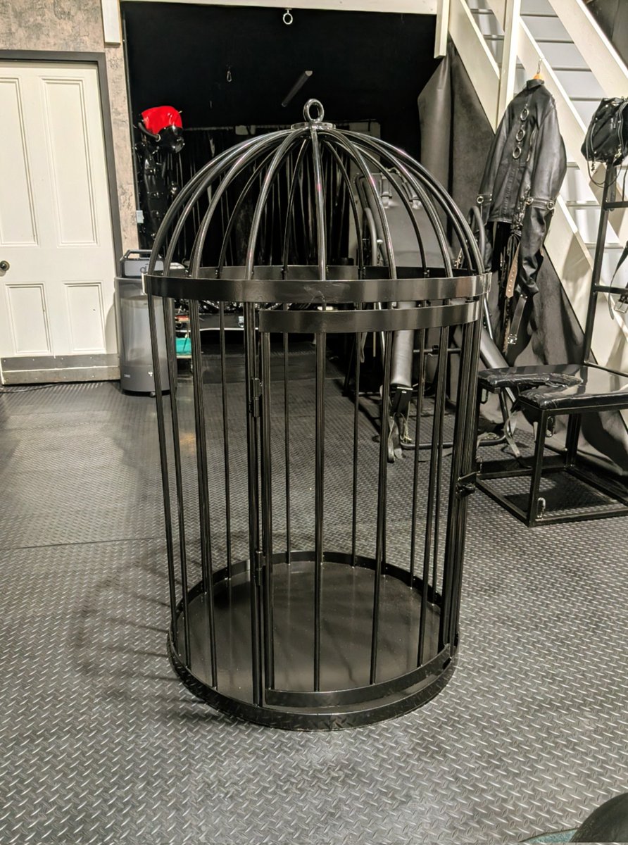 Captive tweet media