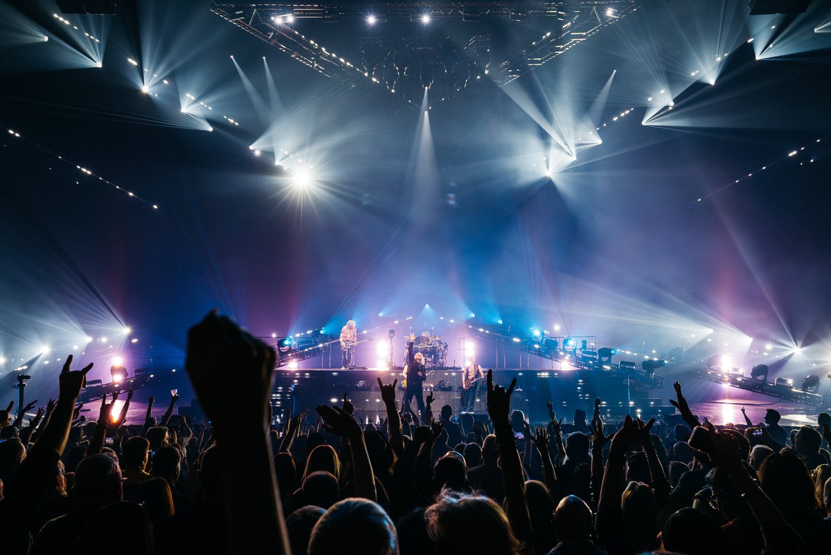 Def Leppard tweet media