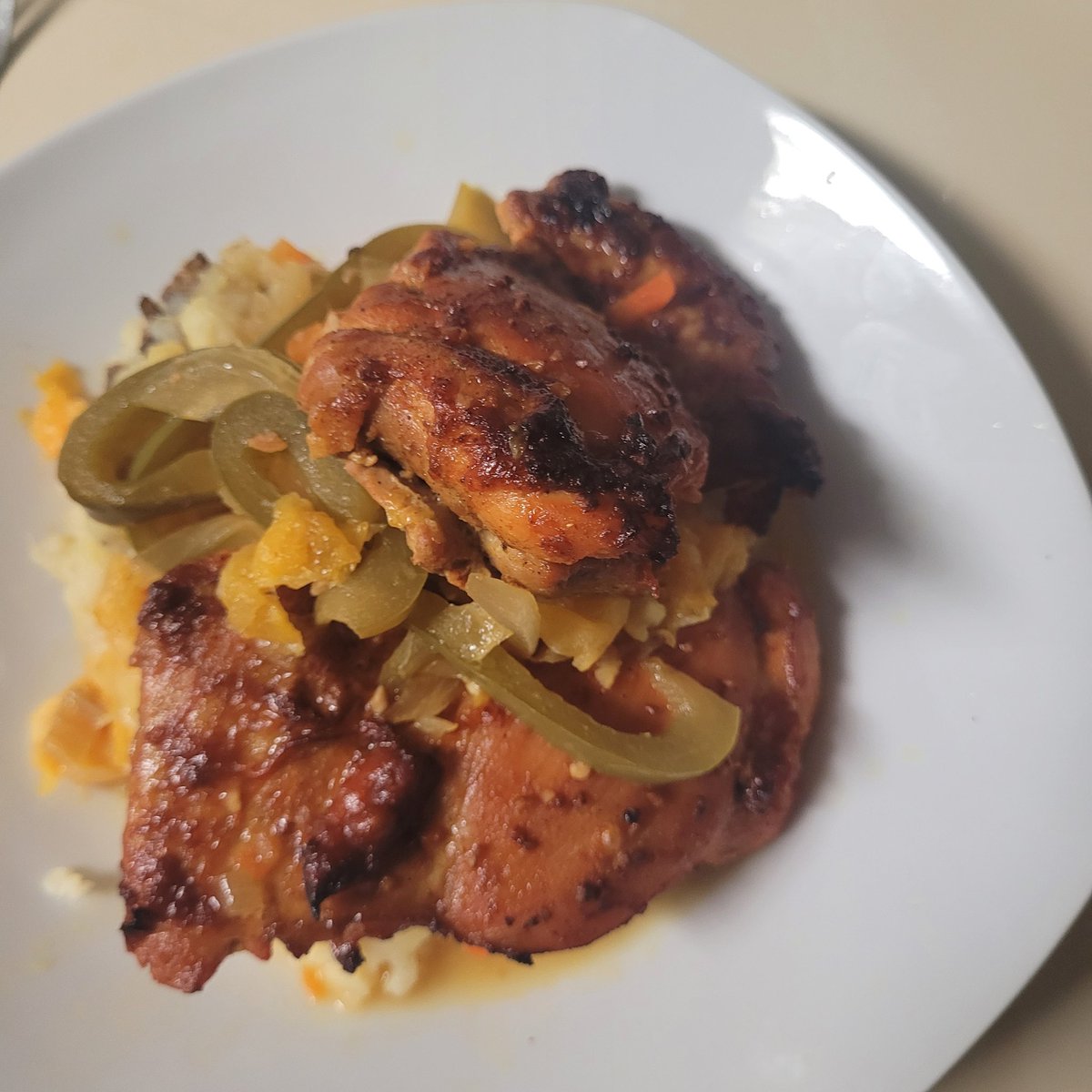 ACuteKumaBear's tweet image. Meal prep streams are fun. We're just jamming and chatting. Also I made candied orange peels but they're not really pretty like the chicken lol

#mealprep #vtuber #cutekumavt