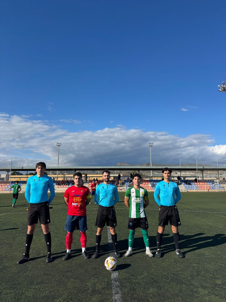 MazarronFC's tweet photo. 👥🔴| 𝙈𝘼𝙕𝘼𝙍𝙍𝙊𝙉 𝙁𝘾 𝘽 | SEGUNDA AUTONÓMICA

🟰 Empate por 0 a 0 🆚 @fcvelezrubio 

Los de @aleejandroourena siguen sumando en la lucha por el campeonato 🙌
 
#VamosMazarron #WeAreMazarron ❤️⚔️💙 https://t.co/M3K5olE1qE
