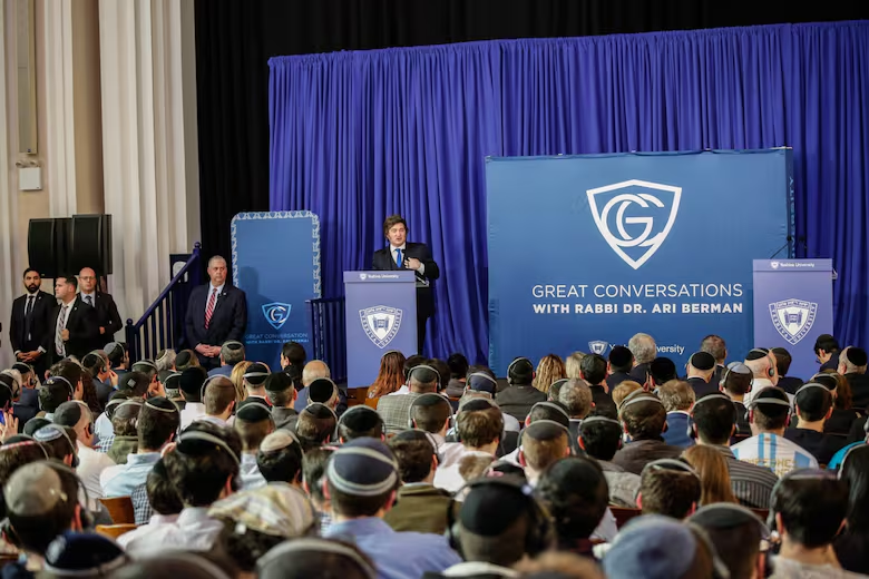 HumbertoTumini's tweet photo. El sionismo es hoy la ideología de la ultraderecha en Israel. Es racista y supremacista. Es la visión que justifica la anexión de territorios palestinos y árabes. Aplauden destruir y asesinar niños en Gaza.
Milei dijo ser “el presidente más sionista del mundo”. Qué duda cabe. https://t.co/ucwJDYpivD