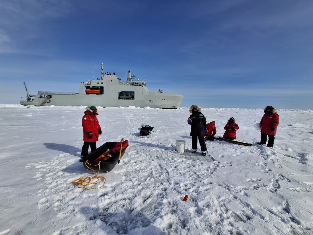 RoyalCanNavy's tweet image. #HMCSFrédérickRolette wrapped up #Arctic cold‑weather trials, working with DRDC scientists to study ice conditions and develop new tools that support safer navigation in polar waters, on ICENAV 2026. This research strengthens our ability to operate effectively in the North.🍁🧊🌡️