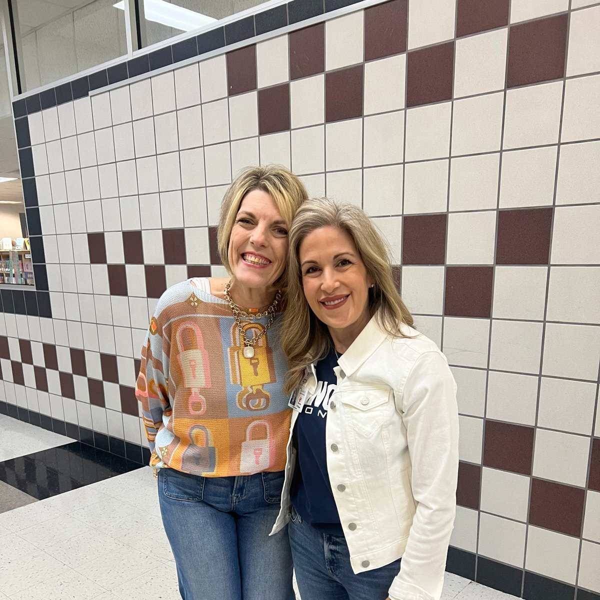 Plano_Schools's tweet photo. What a great way to start the week! β€οΈπ€
Cabinet kicked off #PISDMissionMonday @SMS_Panthers, where the Panther Cheer welcomed district leaders. Principal Kristen Kennard shared updates, highlighting the incredible things happening on campus.
#TeamPlanoISD #ItAllBeginsHere https://t.co/4FHeDdBJUN