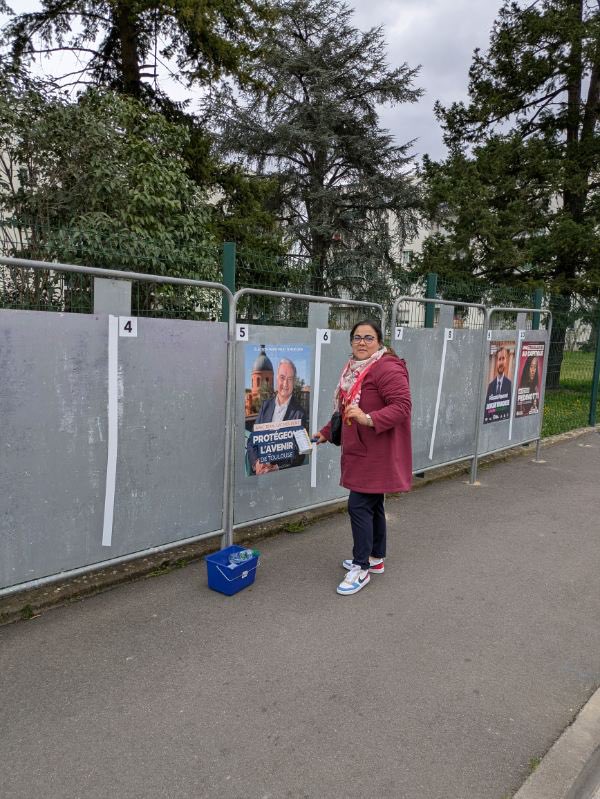 MarouaSylla's tweet image. Sur le terrain, polyvalence et détermination 💪🏼
Collage sur les panneaux officiels 
Après les affiches posées, direction les izards pour le boitage et aller à la rencontre des habitants.
L’engagement, c’est une conviction. 🗳️
@jmoudenc2026 #Municipales2026 #Terrain