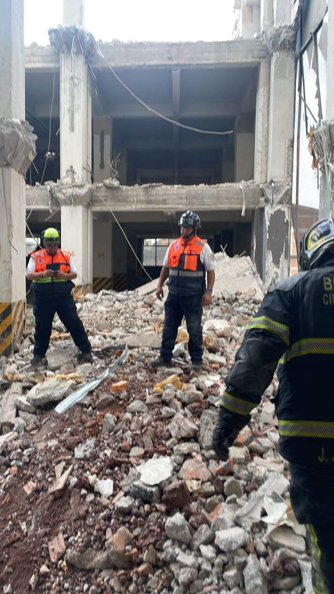 ⚠️ Equipos de Protección Civil de la Alcaldía, en coordinación con cuerpos de emergencia de la ciudad, atienden el colapso de un inmueble registrado en la demarcación.
Se realizan labores de evaluación estructural y atención en la zona.

Pedimos a la ciudadanía evitar el área y