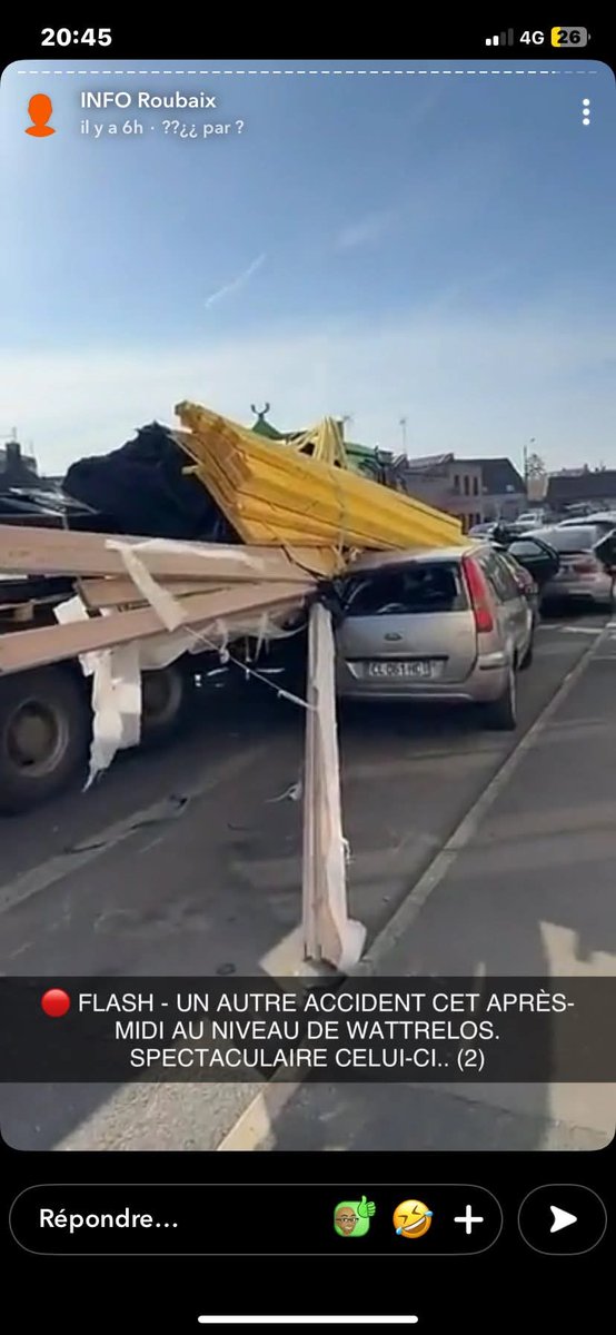 RbxWeb's tweet photo. À Wattrelos aujourd’hui, il y a eu plusieurs accidents.
Une voiture s’encastre dans un bus, un camion perd sa cargaison sur une voiture... https://t.co/9sBBnmB44v