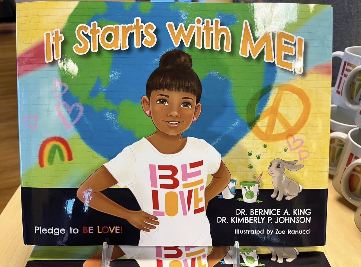 TheKingCenter's tweet photo. At The King Center, we believe that creating the Beloved Community begins with each of us.

It Starts With Me, co authored by Dr. Bernice A. King, CEO of The King Center, and Dr. Kimberly Johnson, introduces young readers to the power of love, kindness, responsibility, and courage through the story of Amora and her friends.

This inspiring book encourages children to see that even small acts of care and compassion can help build a more just, humane, and peaceful world.

Share this meaningful story with the young people in your life and help inspire the next generation to #BELOVE.

Get your copy here: https://t.co/v0a8i2PadJ

#TheKingCenter #BELOVE #MLK #BelovedCommunity