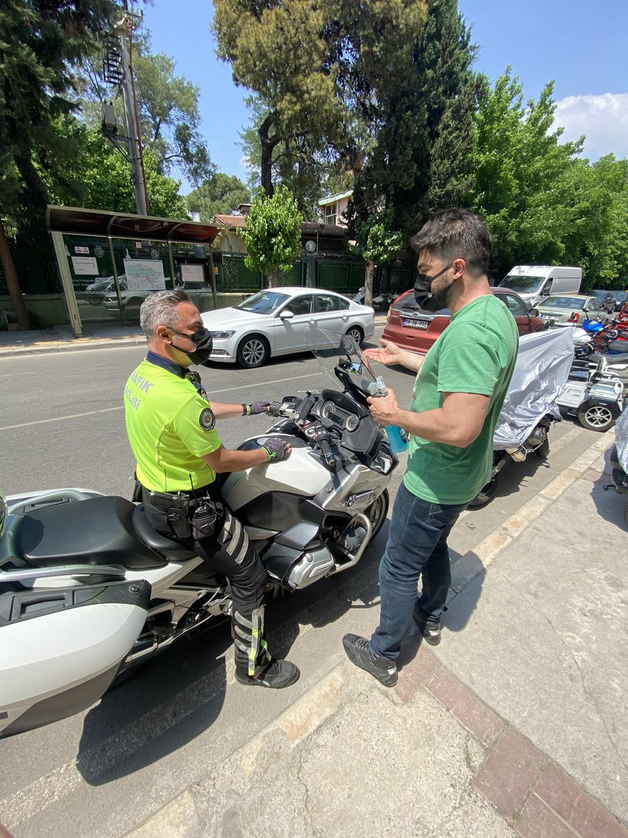 mertonarlioglu's tweet photo. @33dedekorkut33 @iryatr Şimdi sen yapay zeka dersin ben bir kaç fotoğraf daha bırakayım şuraya dursun. Trafik şube müdürünün yıldızları saymayı unutmayın.:) https://t.co/WmwN0FjXwy