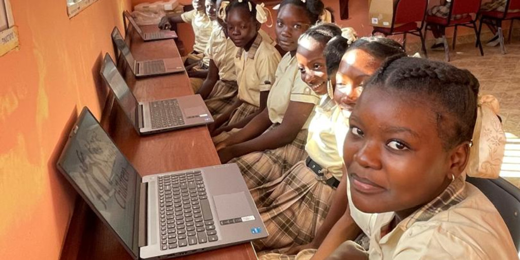 Hope for Haiti's Children tweet media