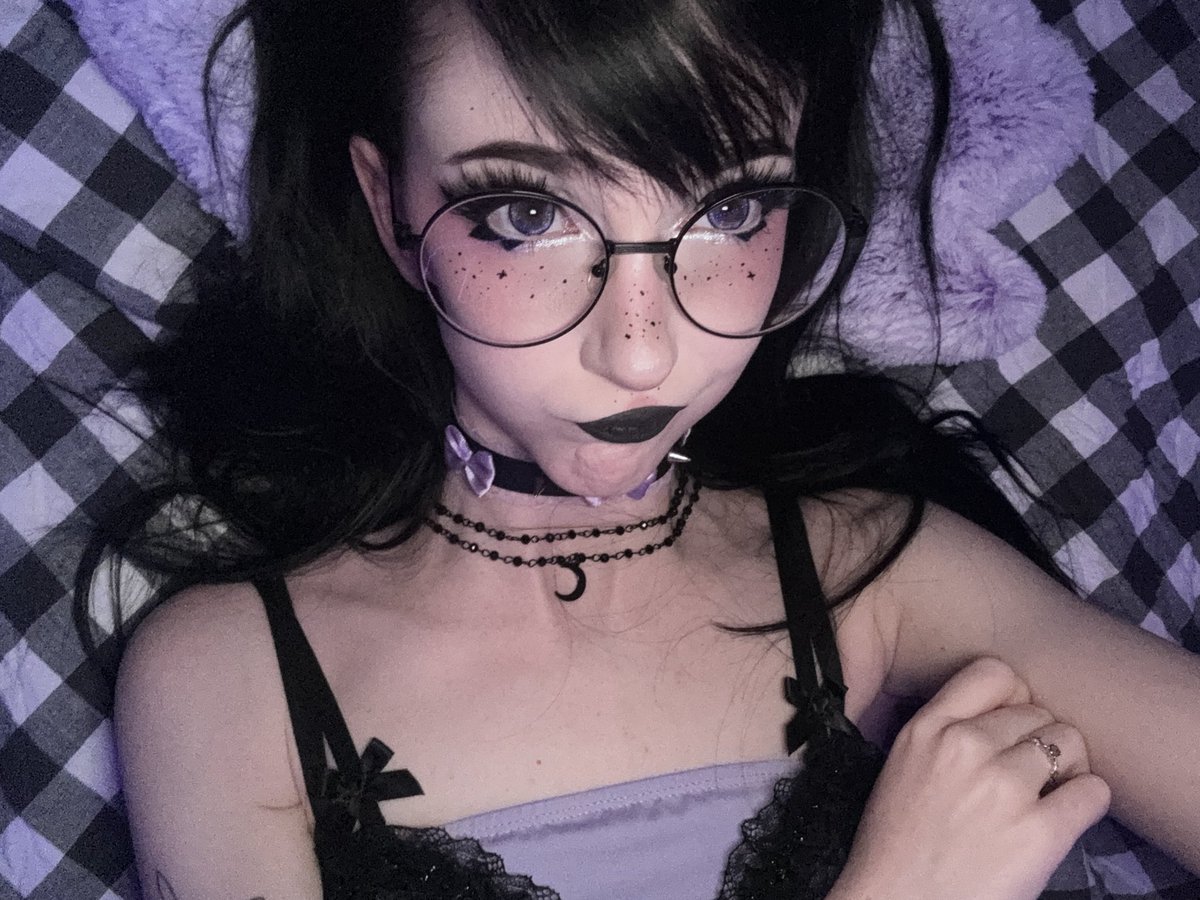 Nana 🌙💜 asmrtist & vtuber 🐰🪽 tweet media