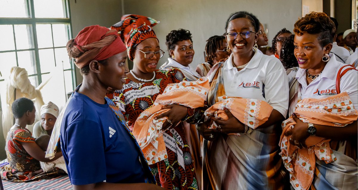 BIJE_Burundi's tweet photo. Une initiative qui reflète les valeurs de solidarité, d’humanité et d’engagement social portées par la BIJE.
#JourneeDesFemmes
#BIJE #Solidarité
@Gitega
@MinJSCBdi
@NtareHouse https://t.co/bCDiHraTlG