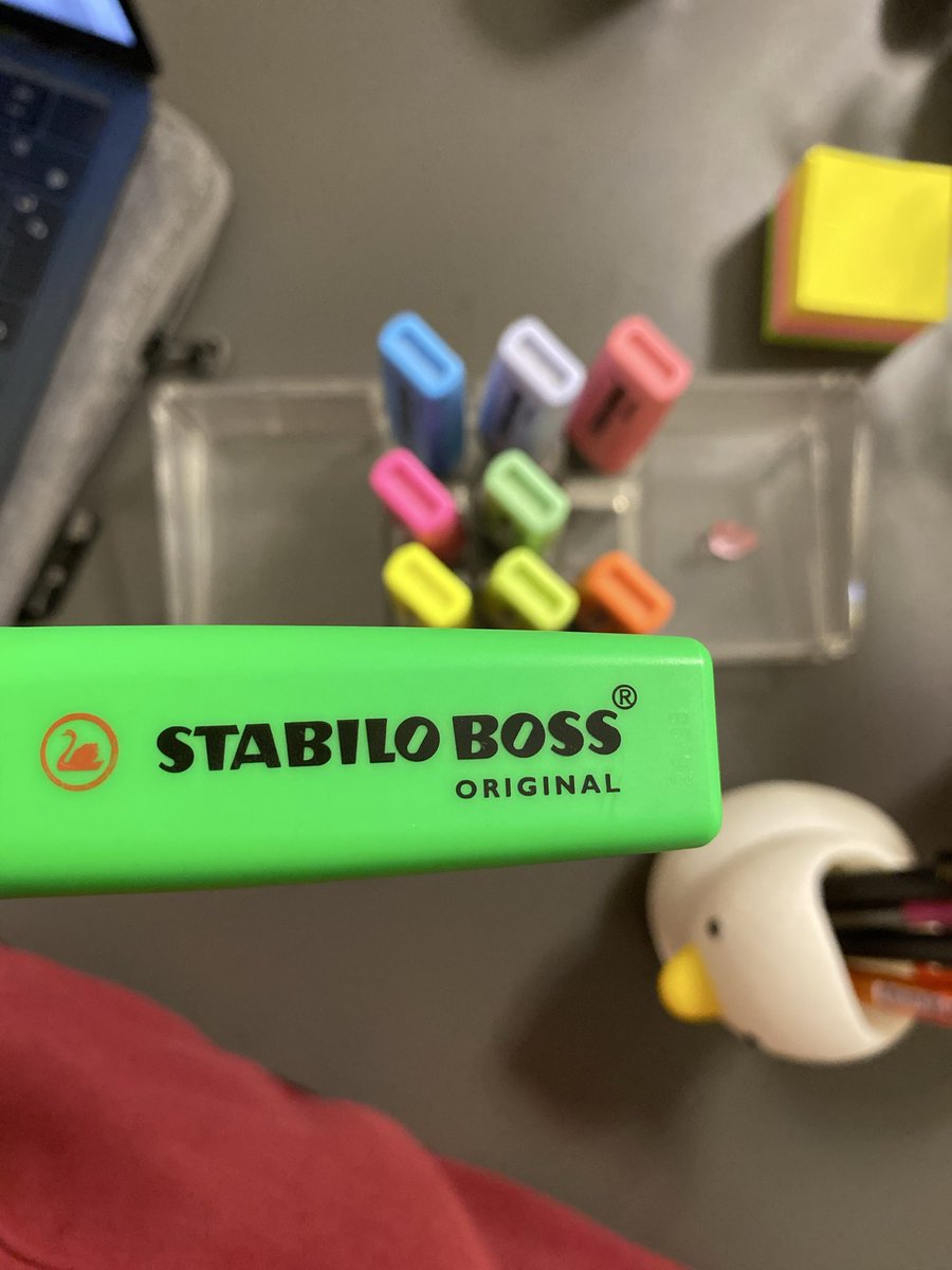 Huda’s Creative Office tweet media